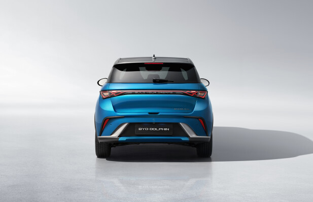 03、DOLPHIN_LHD_Exterior_Blue_Rear_download_JPG 2500px.jpg